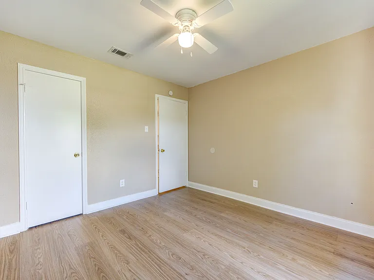 2427 Ridgemont Dr — Photo 21