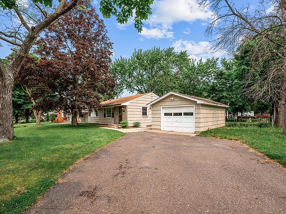2nd image of 2359 Spruce Pl