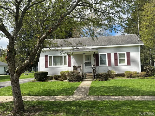 15 Clough Ave, Arcade, NY 14009