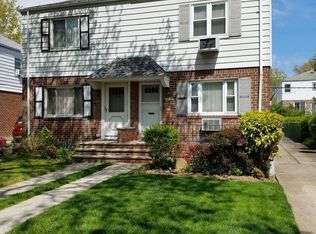 5635 207th St, Oakland Gardens, NY 11364