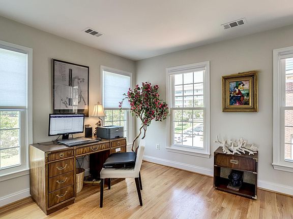 5th image of 801 Rivergate Pl