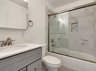 351 Hanover Ave APT 204, Oakland, CA 94606