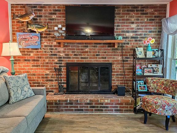4th image of 134 Redbud Ln