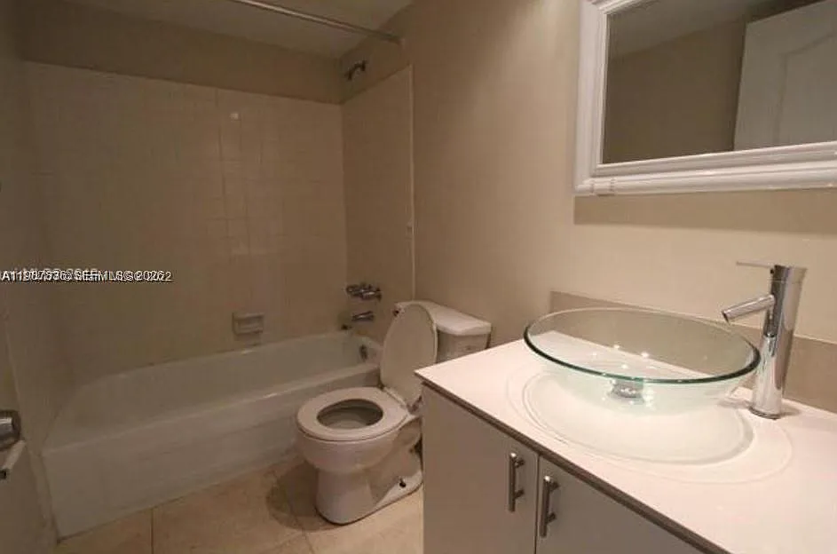 Westland Gardens Condo — Photo 3