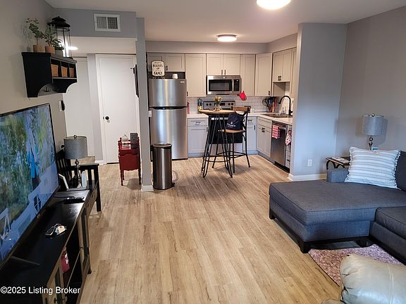 3rd image of 1935 Gardiner Ln APT H115