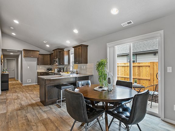 Benton - Dining Room