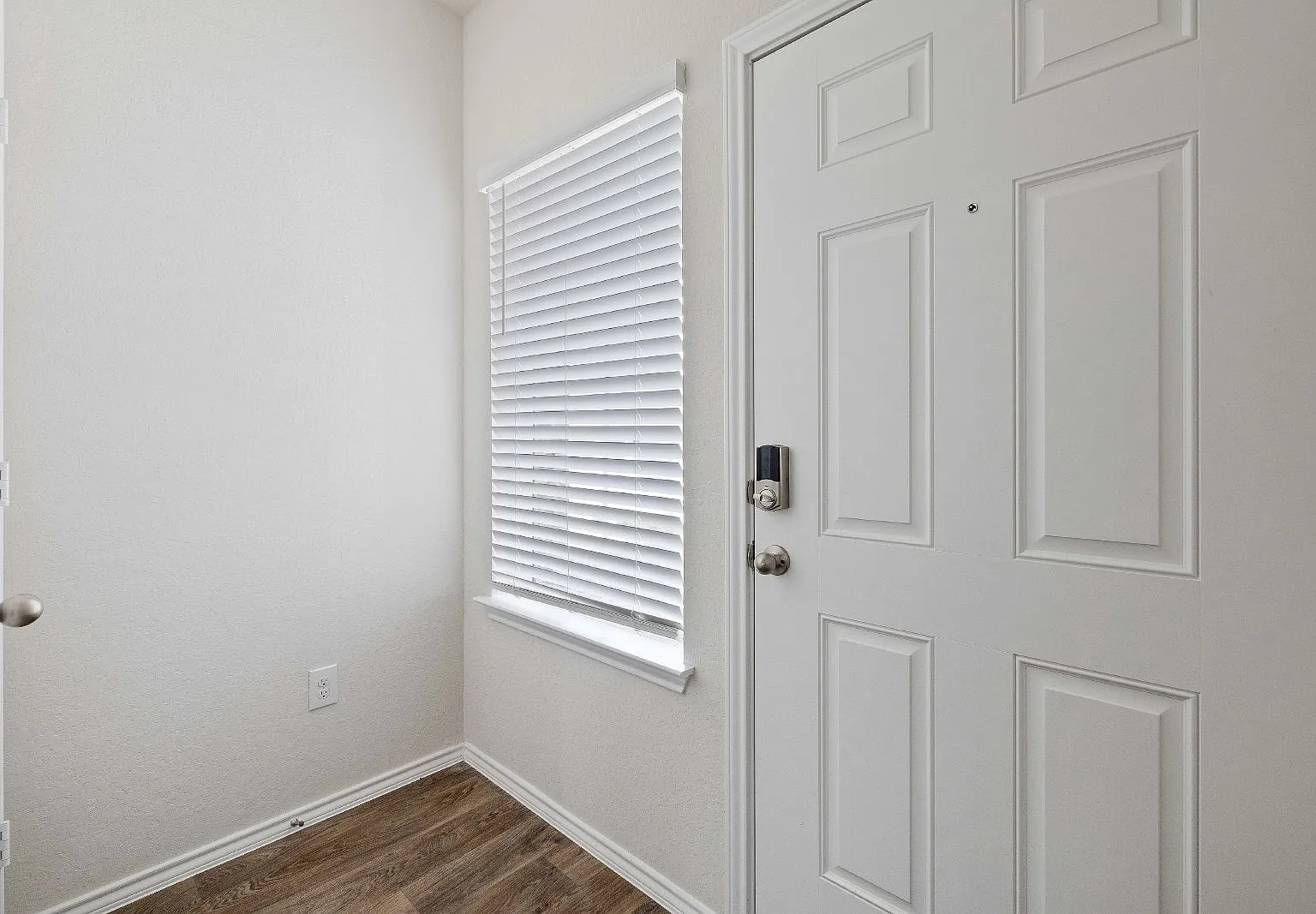 3 bed, 2.5 bath, 1796 sqft, $1,699 — Photo 4