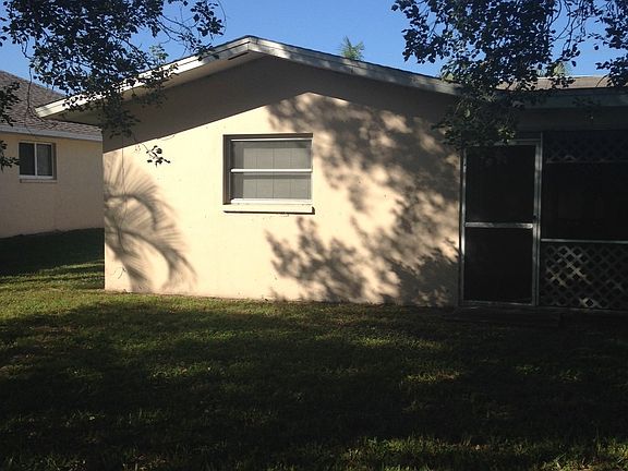 5th image of 921 SE 4th Pl