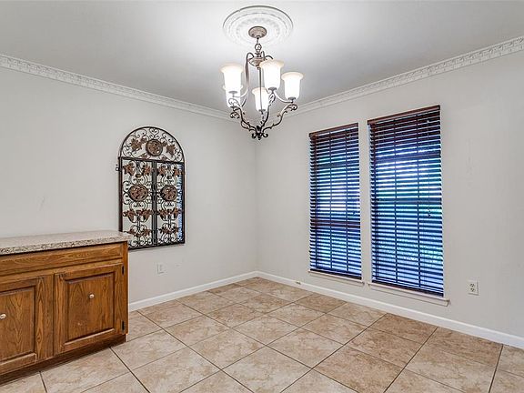 5th image of 701 Douglas Ct