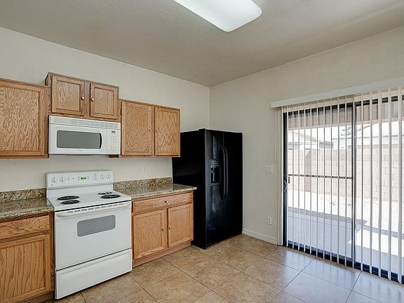 4th image of 918 W Saint Kateri Ave
