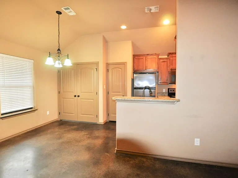 663 W Tarleton St #201 — Photo 6