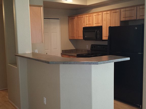 4th image of 420 W 1st St Unit 323