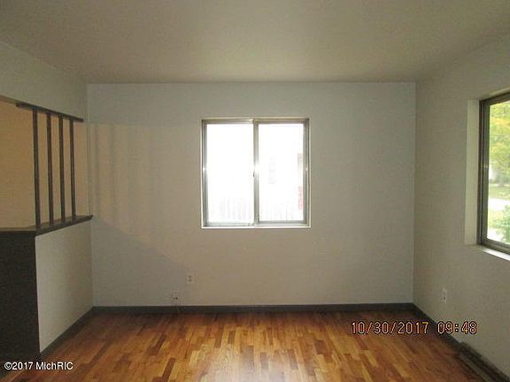 3rd image of 5451 Claudia Ave SE