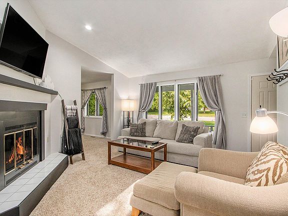 3rd image of 4760 Briarhill Dr