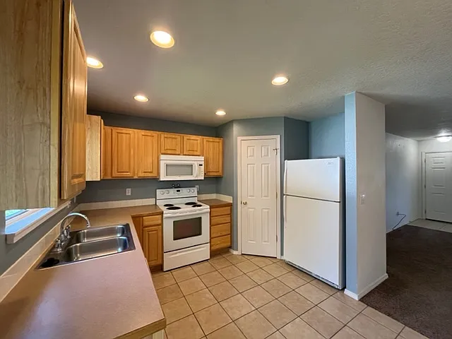 13834 Mesa St — Photo 6