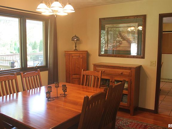 3rd image of 6 Oakwood Dr