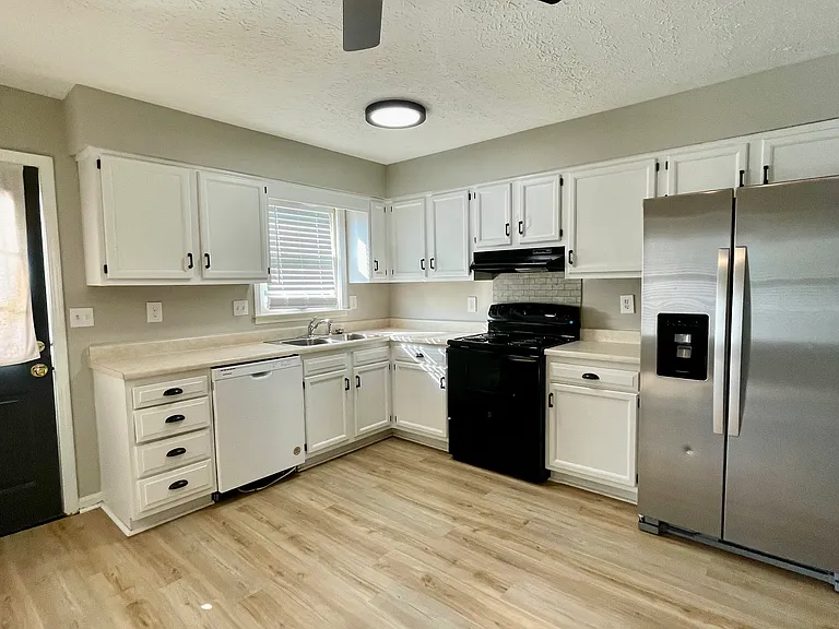 3800 Alameter Dr — Photo 6