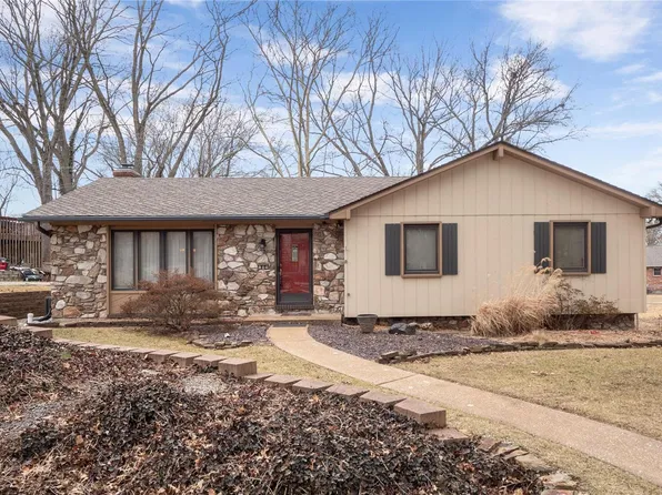 109 Berkshire Dr, Belleville, IL 62223