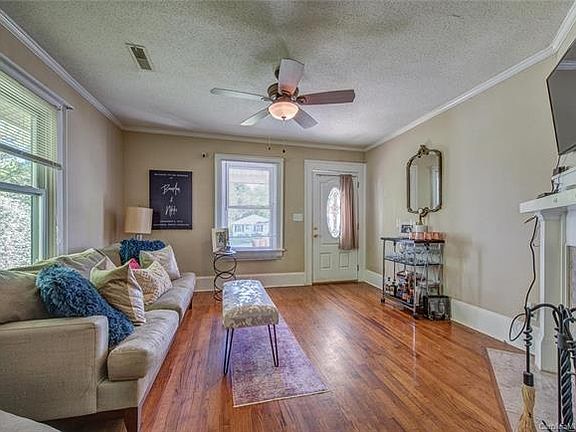 5th image of 601 Hillcrest Ave