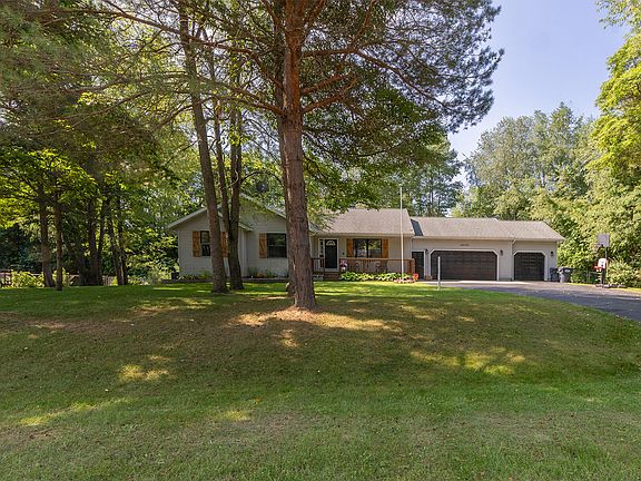 3rd image of 32727 Bradeen Ave