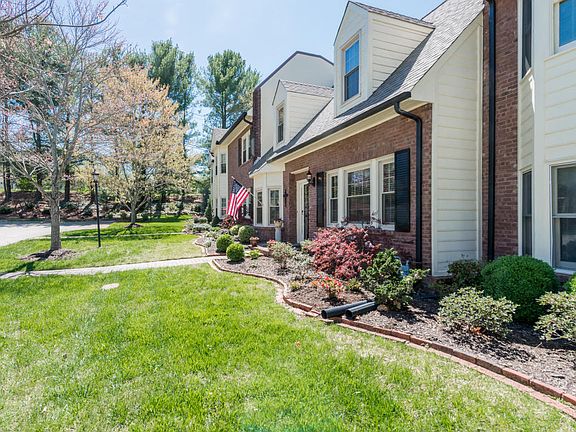 3rd image of 411 Ascot Ct