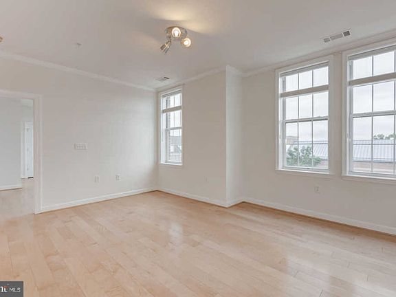 2nd image of 400 Cameron Station Blvd APT 332