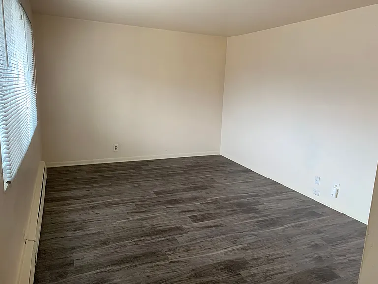 1456 N Farwell Ave — Photo 28