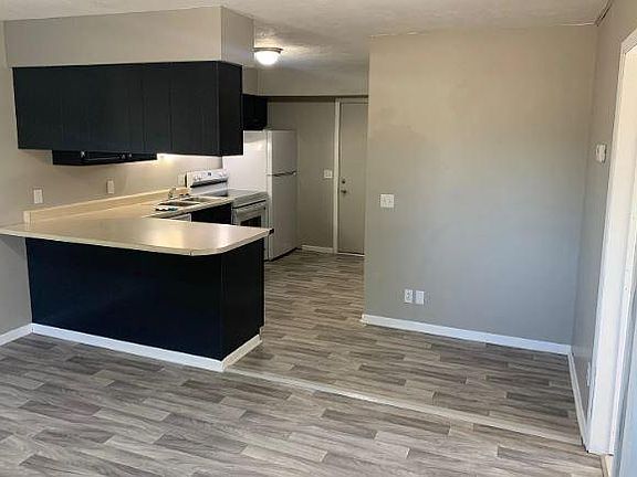 4th image of 3320 N Lincoln Ave #9