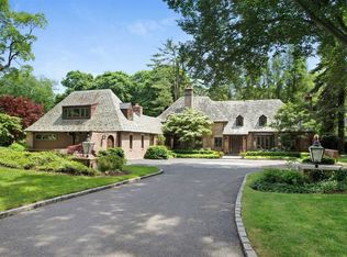18 Pheasant Hill Ln, Glen Head, NY 11545