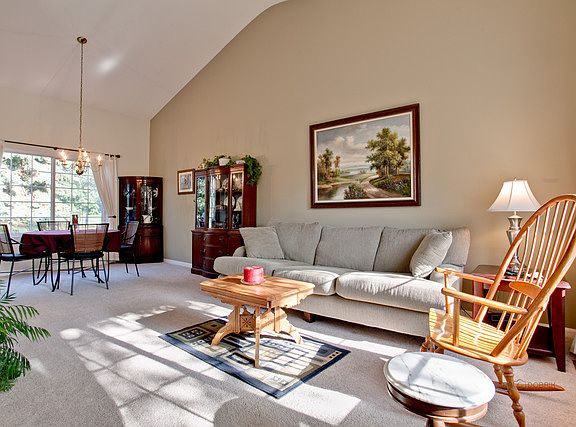 3rd image of 944 Tylerton Cir