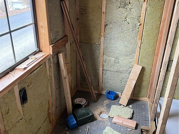 5th image of 6189 Lakeview Dr
