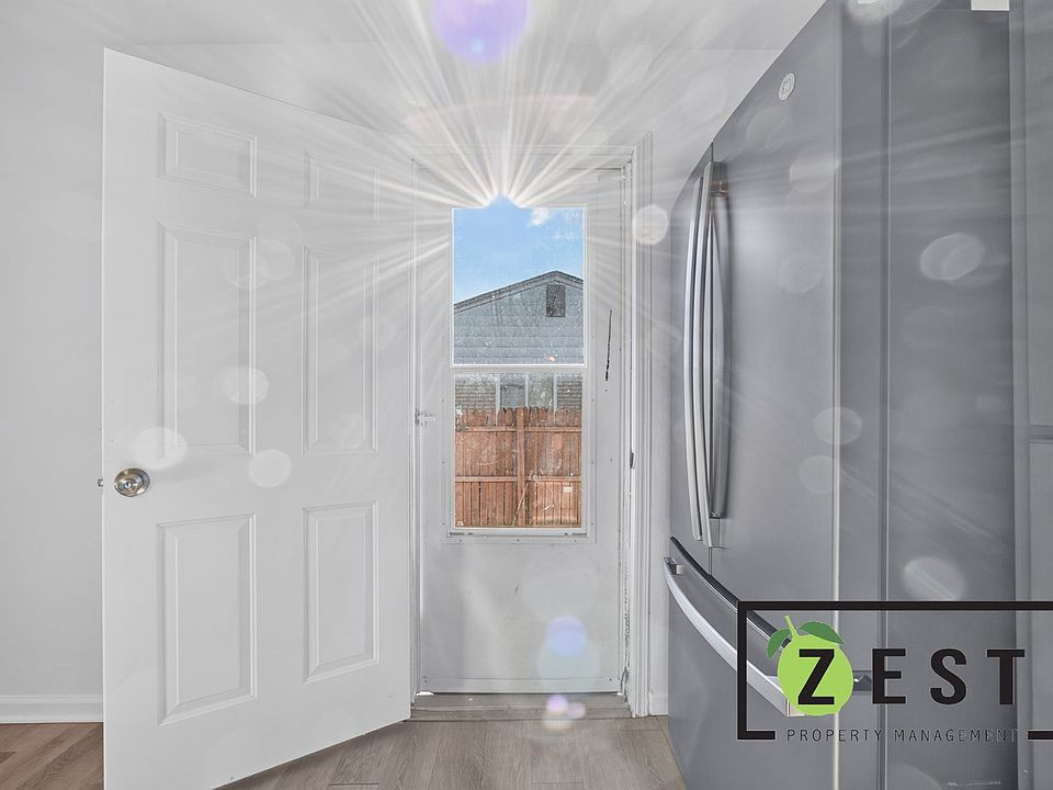 256 N Walnut St, photo 17
