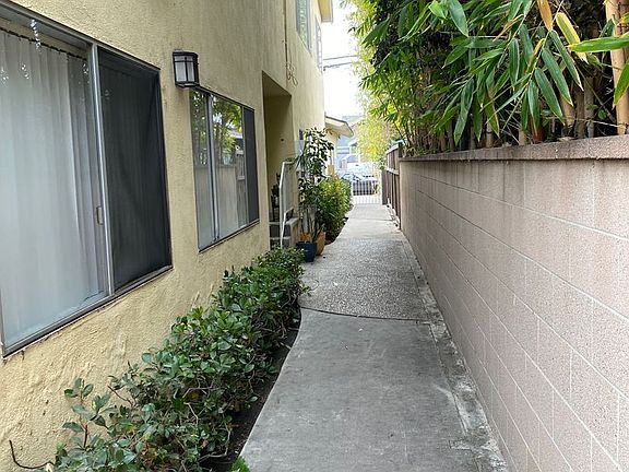 4th image of 2721 E 6th St APT C