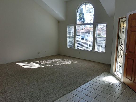 3rd image of 225 Baurer Cir