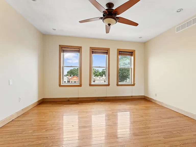 6231 W Jefferson St — Photo 8