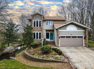 2068 Chimney Ridge Dr, Madison, OH 44057