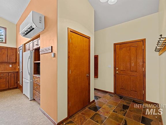 4th image of 515 Brundage Dr