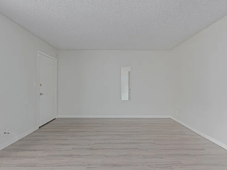 11002 N 15th Ave #4 — Photo 32