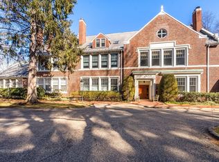 Garden Close, Wellesley, MA 02481