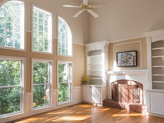 3rd image of 4768 Outlook Way NE