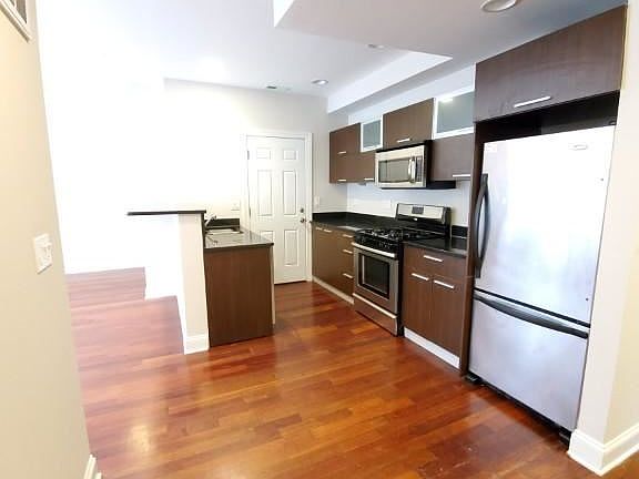 2nd image of 6922-24 N Greenview APT 6924-2W