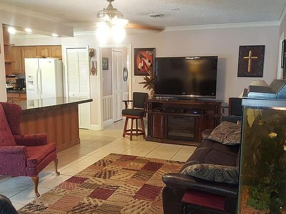 4th image of 718 Saint Dunstan Way