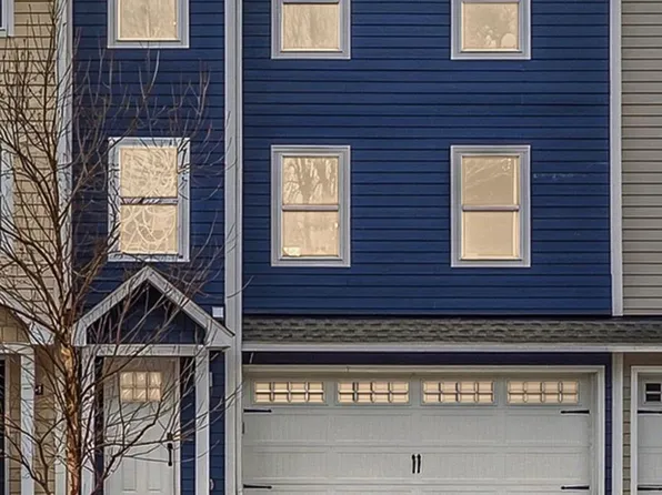 202 Oakwood St, Holly, MI 48442