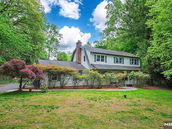 2nd image of 115 Hampshire Hill Rd