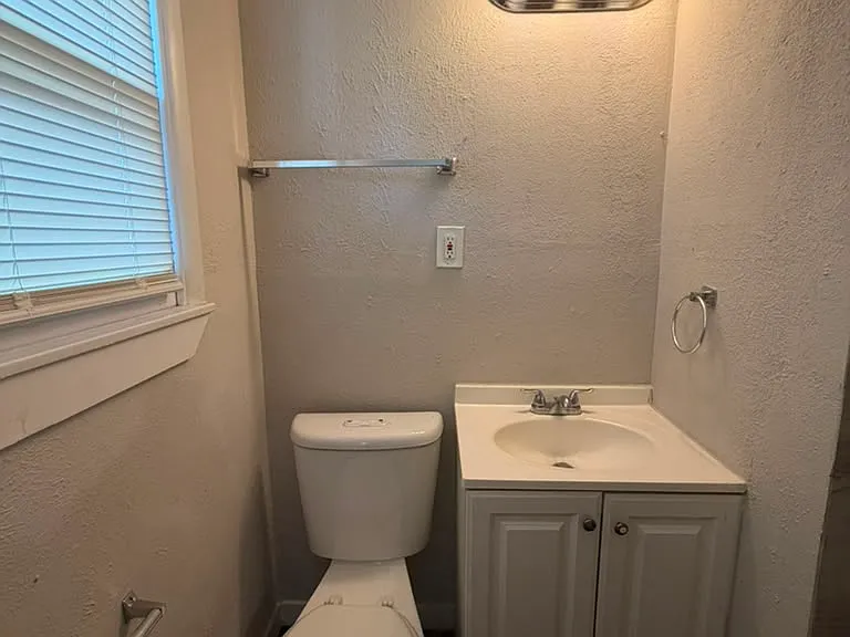 6413 Lambeth Ln — Photo 16