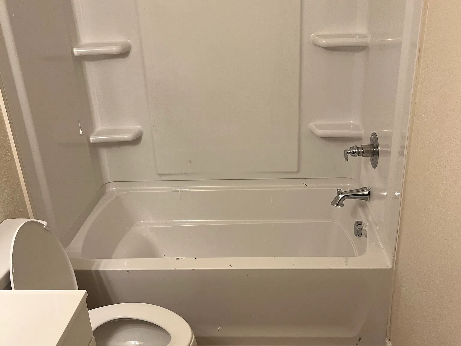 3 bed, 1400 sqft, $1,000 — Photo 4