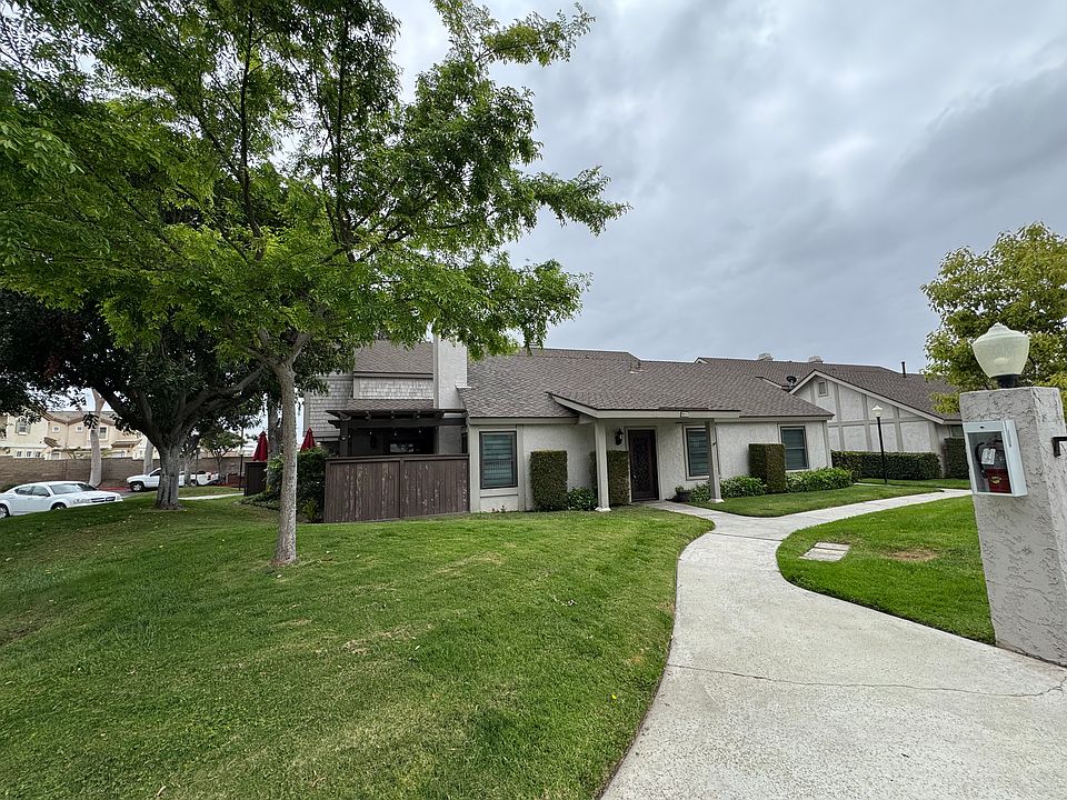 Single story end unit