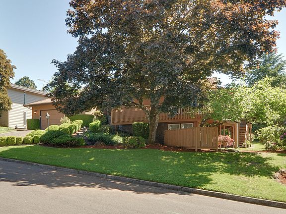 2nd image of 1101 SE 102nd Ave