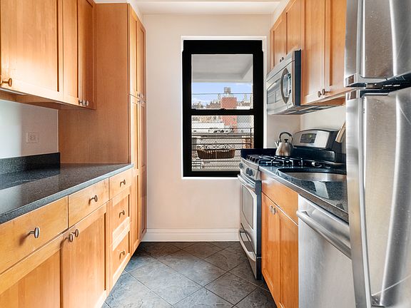 5th image of 177 E 77th St APT 8C