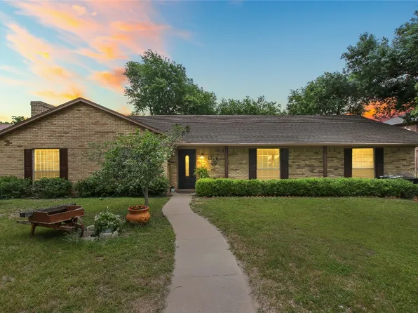 1206 N Cedar Ridge Dr, Duncanville, TX 75116